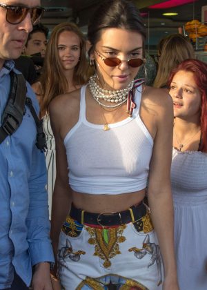 Kendall Jenner - Meets the fans at an ice cream store in Cannes